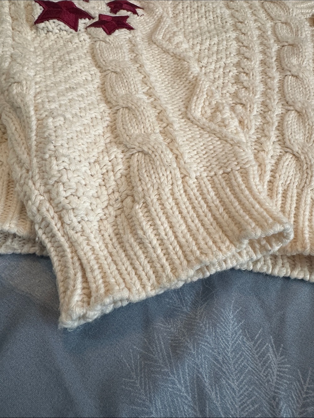 EUC Taylor Swift “RED” Cream Cable-Knit Cardigan w/ Star Appliqués SZ XS/SM - Picture 7 of 16